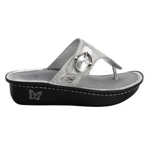 Alegria Codi White Sheen Slip On Open Toe Platform Buckle Thong Sandals 38 NWB